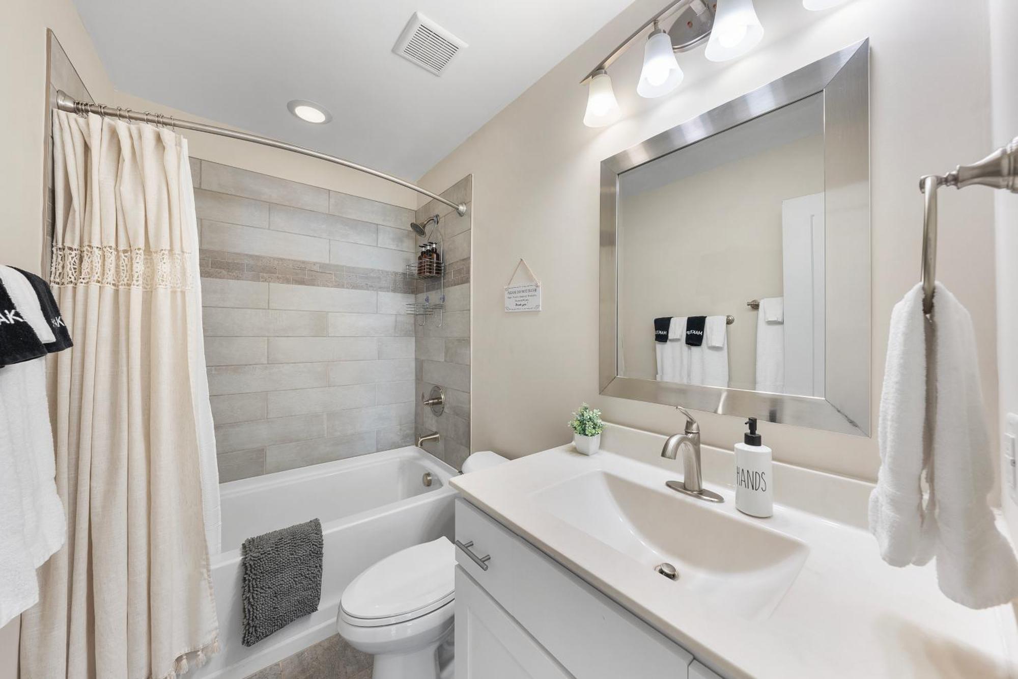 ראלי Charming Dt 3-Bed Bungalow With Fenced-In Yard מראה חיצוני תמונה