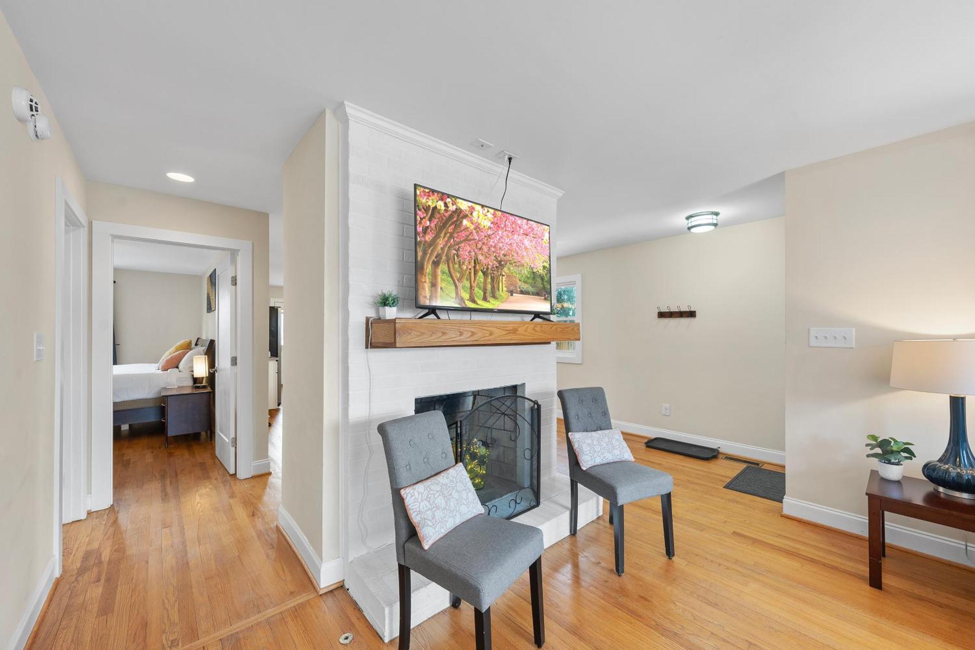 ראלי Charming Dt 3-Bed Bungalow With Fenced-In Yard מראה חיצוני תמונה